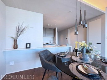 @̔zVyɂȂAJE^[Lb`̗p