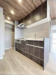 �@�ؖڂœ��ꂳ�ꂽ�V�X�e���L�b�`��