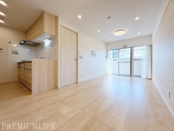 rO@傫ȑށA邭JIȃrOłB