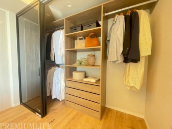 @VXe[A炵ɂƂ𐶂ݏo܂B