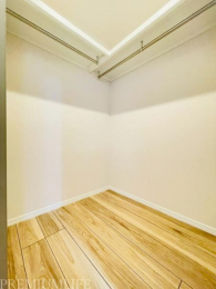 �@��e�ʂ̎��[�X�y�[�X�ŉו���ߗނ̎��[���\