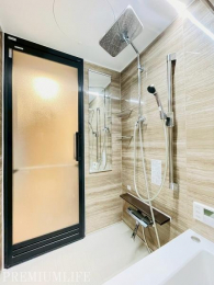 @ɂ̓I[o[wbhV[̗pB  ォ~蒍_炩ȐSgݍ݁A  ܂Ńzê悤ȃbNX^Co܂BґvXA̐ݔłB