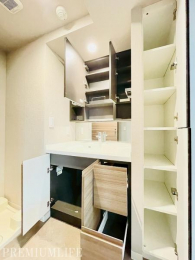 @ʉώɂ͎[Xy[X[ĂAoXpi^IȂǂXbL[łłB