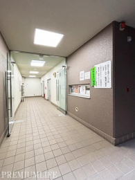 �@�Ǘ����̂���G���g�����X�ŁA���X�̕�炵�Ɉ��S�����B