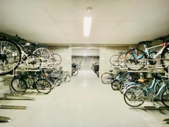 @֏Ȃ̂ŁA]ԂJɂ炳ꂸAhƖʂłSłBi󋵂͗vmFj