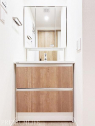 �@�V�����[����t�̐��ʉ��ϑ�B�����̐g�x�x�������K�ɁB