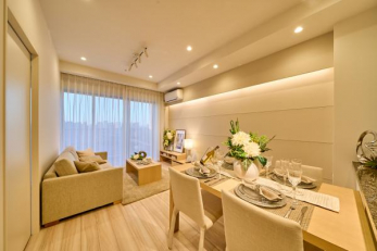 @̂KȃrOɁAƑ̏Ί炪W܂B