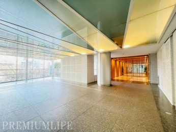 �@�h�Ɩʂ����S�̐������G���g�����X���