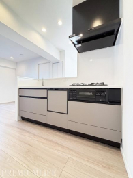 �@�Ζʎ��L�b�`���ŉƑ��Ƃ̎��Ԃ��A�������̎��Ԃ������y�����B