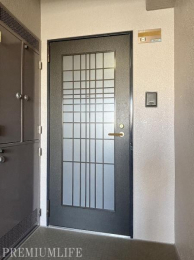 �@�f�U�C�����̂���傫�Ȍ��փh�A�B�����Ƃ͕ς���ăV�b�N�ȃf�U�C���ł��B