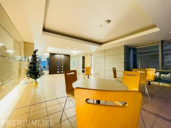 �@���邭�J���I�ȃG���g�����X�ŗ��q�ɂ��D���