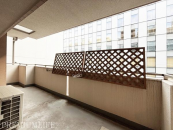 �@���s���̂���o���R�j�[�B�e�[�u���Z�b�g��u���āA�O�C�ɐG��Ȃ���Ǐ���e�B�[�^�C�����y���ނ̂������ł��ˁB