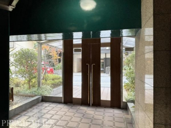 �@�S�~�Ȃǂ������Ă��炸�A�Y��ɂ�������ƊǗ�����Ă���܂��B