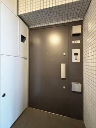 �@���֑O�X�y�[�X�O�ɂ̓V���v���ȃC���^�[�t�H��