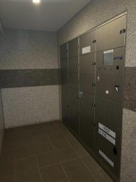 �@��z�{�b�N�X�����ŁA�s�ݎ��̉ו��󂯎����X���[�Y