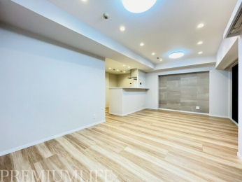 �@��Ƃ�̂����ԂŉƑ��c�R�̎��Ԃ��߂����܂��B