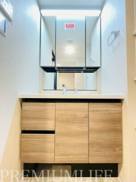 �@���[�t���̐��ʑ䒩�̎x�x���X���[�Y��