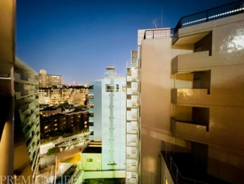 �@���₩�ȊX���݂��i���y���߂鎺������̒��]