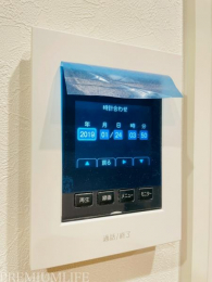 �@���S�̃��j�^�[�t���C���^�[�t�H��