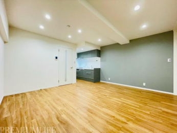 �@��Ƃ�̂��郊�r���O�Ńv���C�x�[�g�Ȏ��Ԃ��؂ɉ߂����܂��B