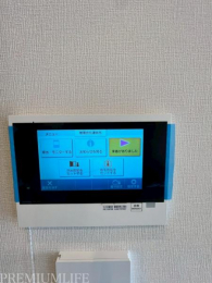 �@�y���S�̃��j�^�[�t���C���^�[�t�H���z