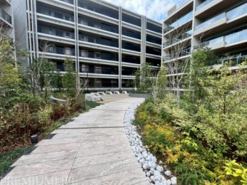 �@�~�n���ɂ��΂������A���R�L���ȕ��i�ł��B