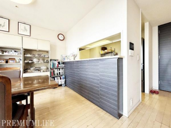 �@�_�C�j���O���[�ŁA�����ڂ��Y��B