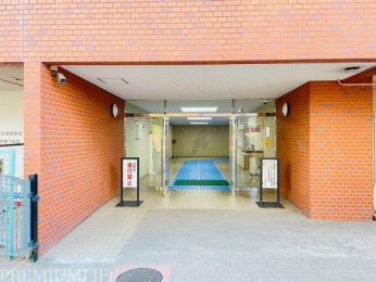 �@�Ǘ��̍s���͂����G���g�����X�ł��o�}��