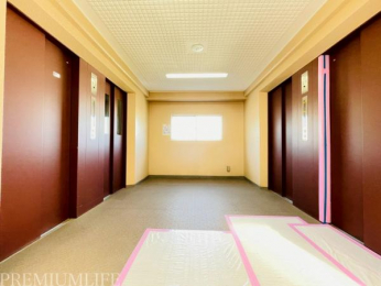 �@�G���x�[�^�[�t���ňړ����y�X