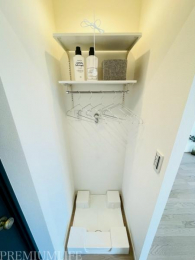 �@���ʏ��ɂ͐���@�u���ݒu�㕔�ɂ̓����h���[�p�i�����[�\