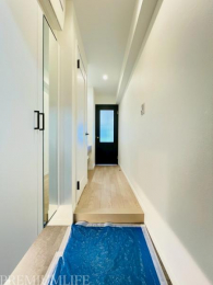 �@���ւ��烊�r�����O�ֈ꒼���Ɍq����L��