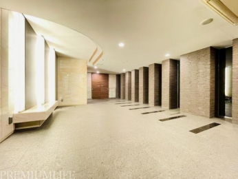 �@�Y��ɊǗ����ꂽ���r�[�ł��o�}��