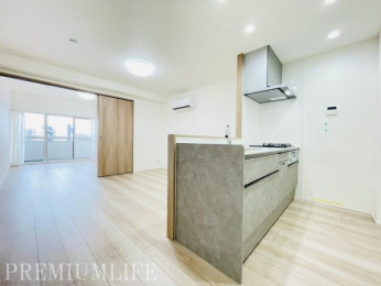 �@�Ƒ��̉�b�����R�ƒe�ށA���邭�J�������ӂ��_�C�j���O�X�y�[�X