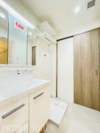 �@�L�x�Ȏ��[��������L�X���ʃX�y�[�X�ŁA�������萮�����K�ȕ�炵������