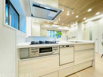 �@�����X�y�[�X�̊m�ۂ��ꂽ�L���L�b�`��