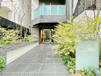 �@�Y��ɊǗ����ꂽ�G���g�����X�ł��o�}��