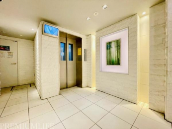 �@�G���x�[�^�[�t���ňړ����y�X