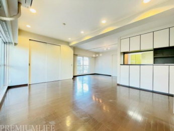 �@�Ƌ��z�u���Ă���Ƃ�̂�����