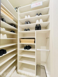 �@��e�ʃV���[�Y�N���[�N�Ō��ւ�������