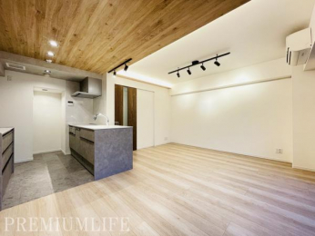 �@�ؖڃt���[�����O�̓����ƁA�_�E�����C�g�����a���閾�邢���