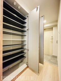 �@��e�ʃV���[�Y�N���[�N�Ō��ւ�������