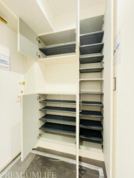 �@�傫�߂̃V���[�Y�{�b�N�X�ł���������[�ł��܂��B