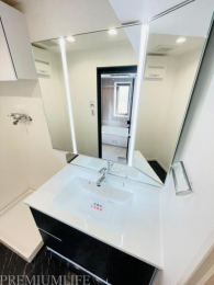 �@�傫��3�ʋ��̐��ʑ䃁�C�N�p�i����ʗp����[�ł��܂��B