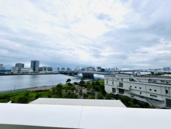 �@���Ԃ�������藬��钭�]���y���߂܂��B