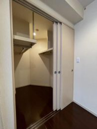 �@�傫�ȃE�H�[�N�C���N���[�[�b�g�ŉו���ߗނ�����������[�ł��܂��B