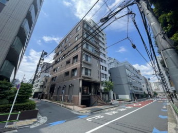 �@���_���ȃf�U�C���̊O��