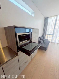 �@�ؖڃL���r�l�b�g�Ƀr���g�C�����ꂽ�I�[�u������ۓI�B