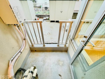 �@�m������q����R���p�N�g�ȃo���R�j�[