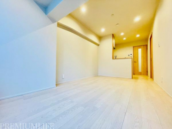 �@�Ζʎ��L�b�`���ŋ�Ԃ��L���g���܂��B