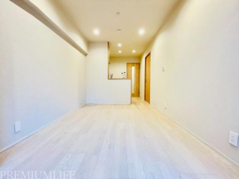 �@���ʂ̂Ȃ��V���v���ȑ���ŉƋ���z�u���₷��